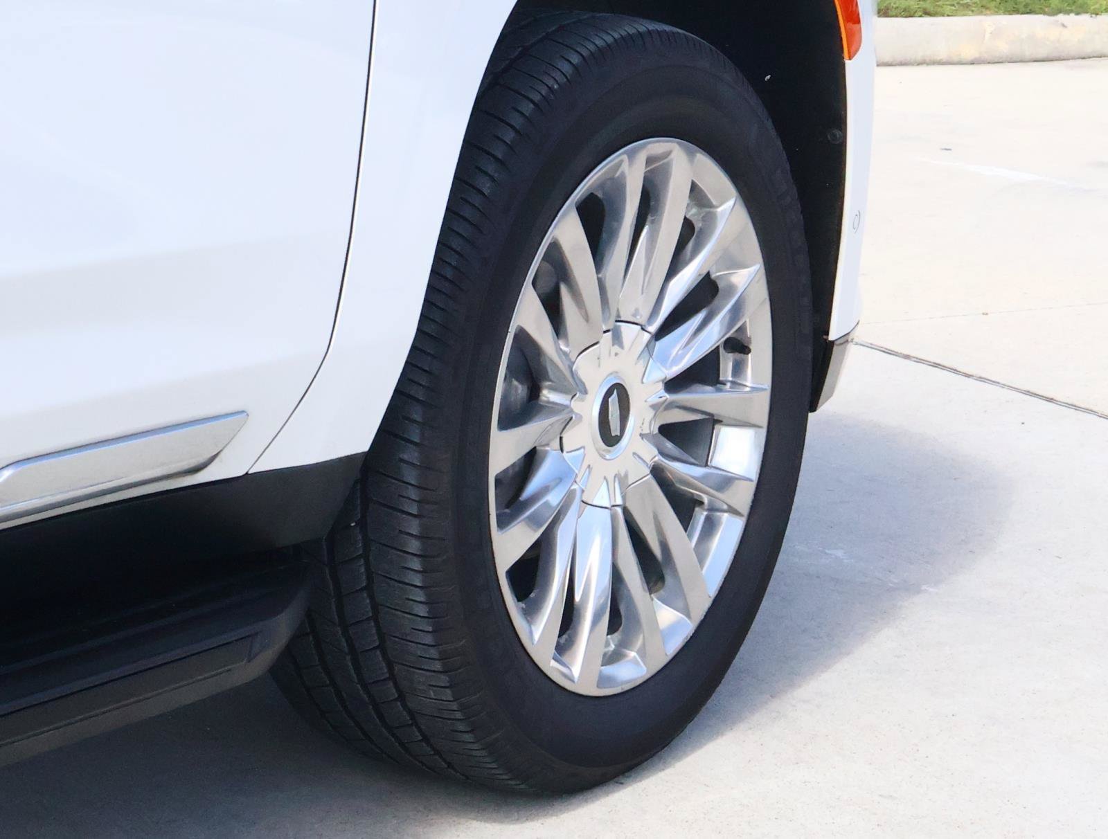 Used 2021 Cadillac Escalade Premium Luxury RWD image 11