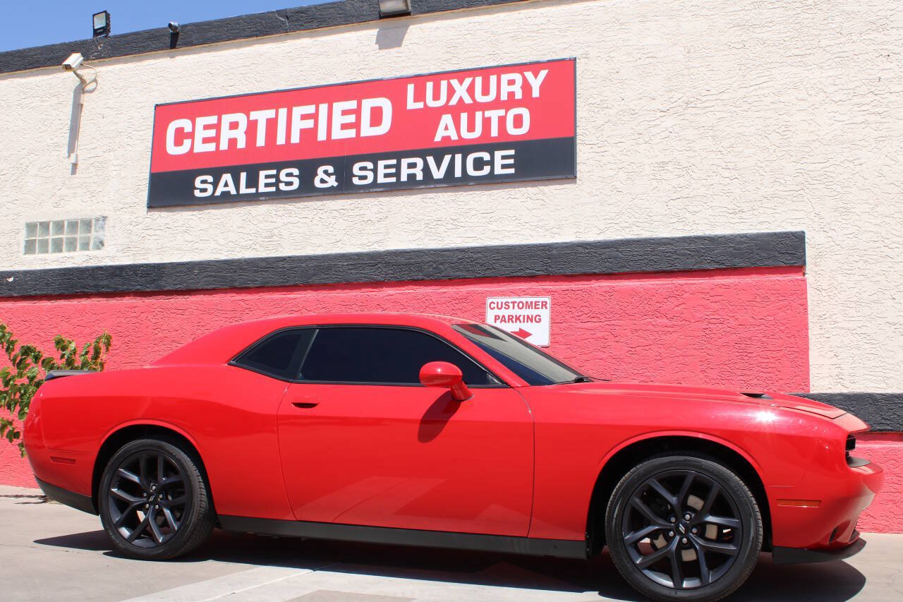 Used 2019 Dodge Challenger SXT w/ Blacktop Package RWD image 1