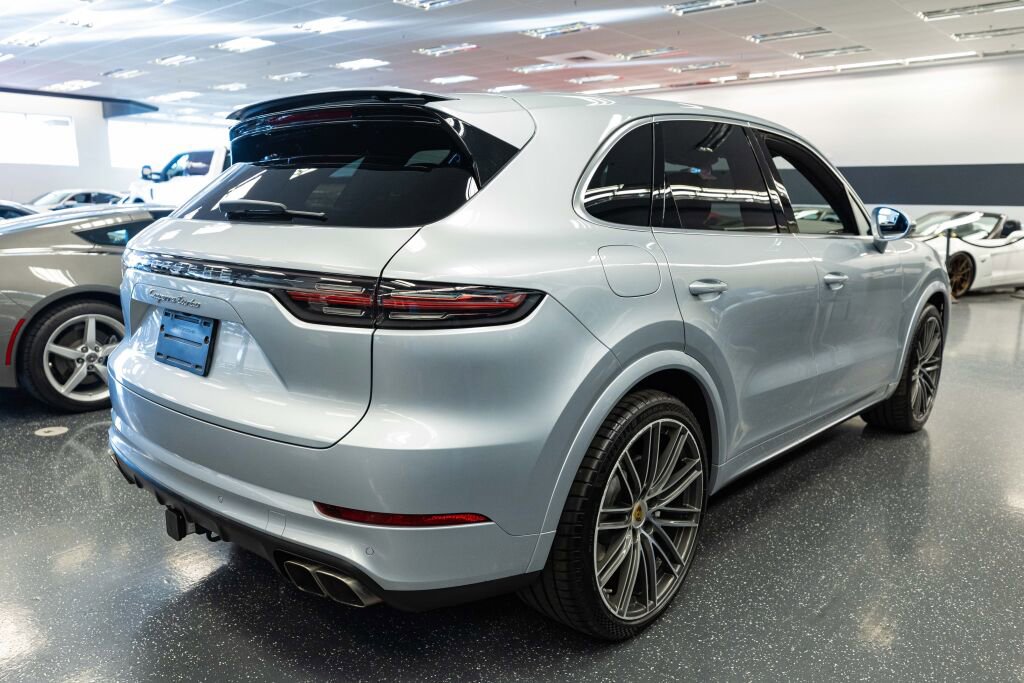 Used 2019 Porsche Cayenne Turbo image 4