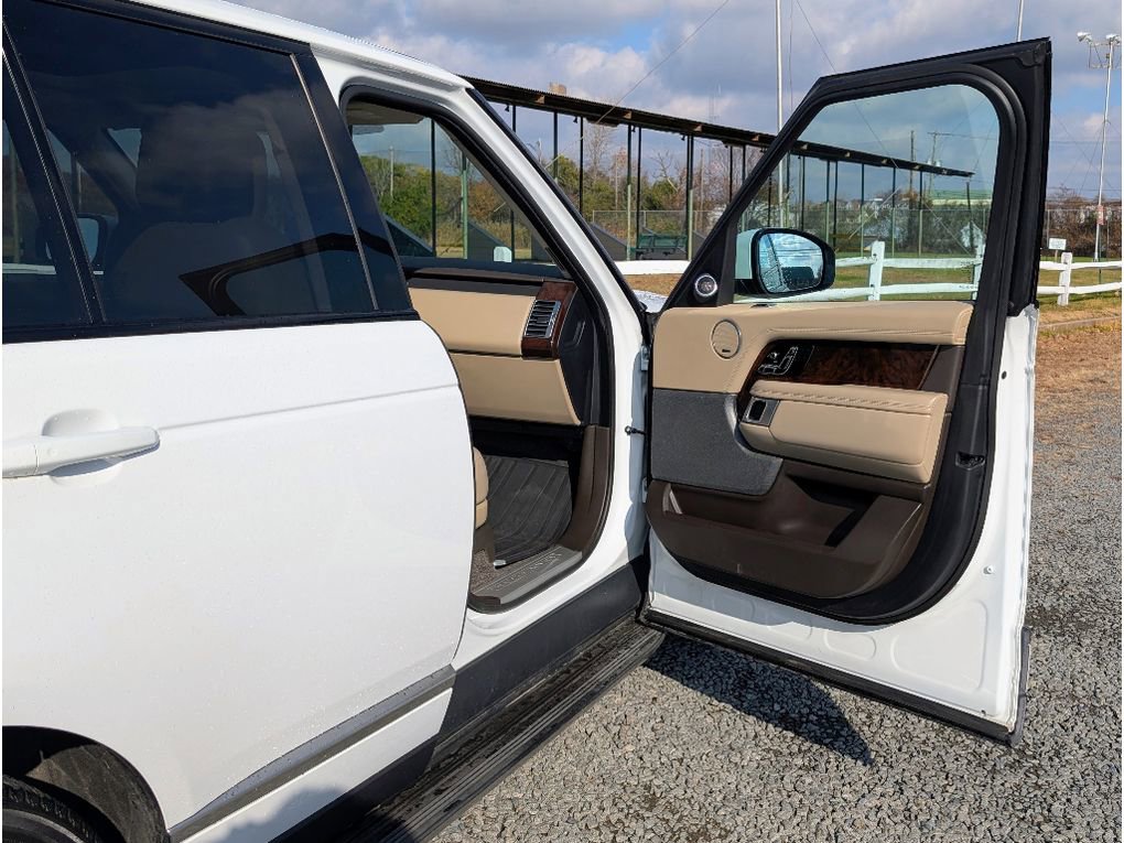 Used 2019 Land Rover Range Rover HSE image 11