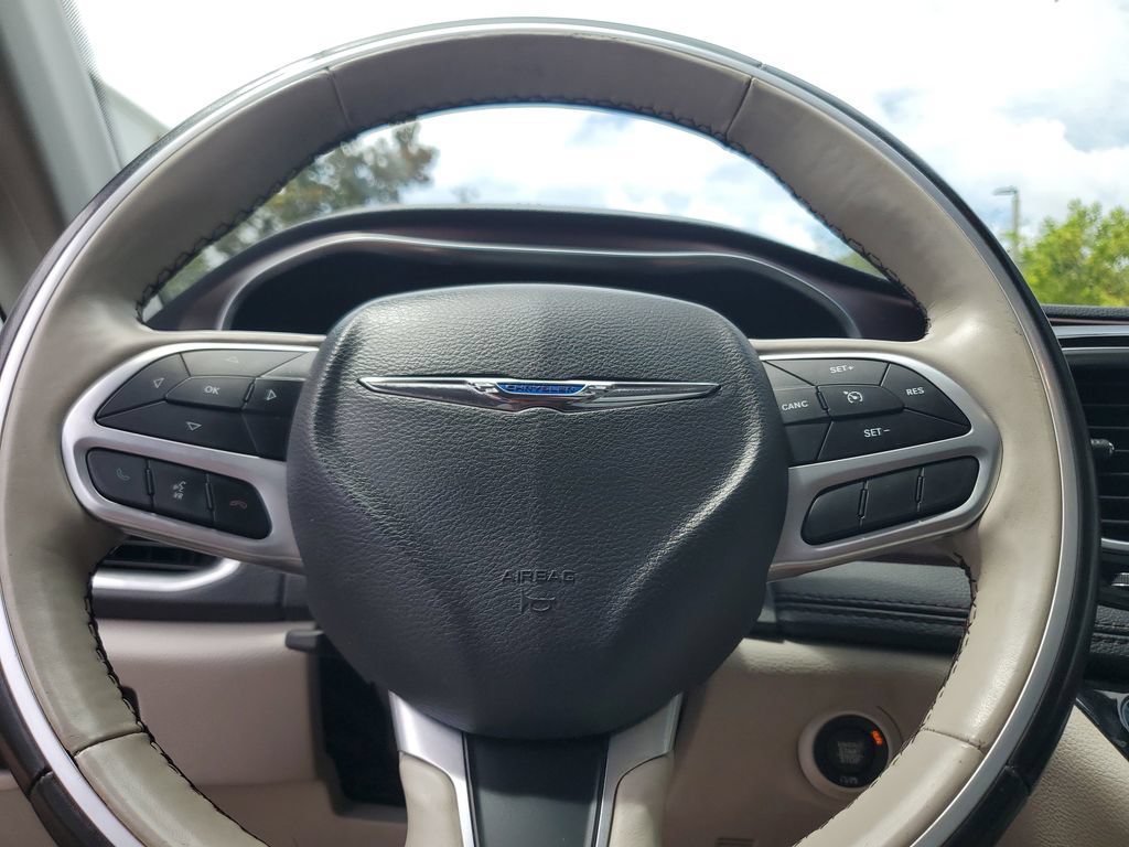 Used 2019 Chrysler Pacifica Limited FWD image 25