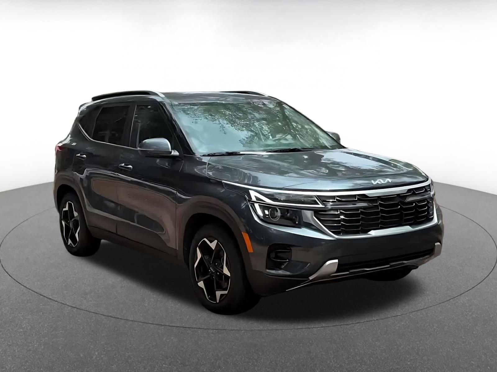 Used 2025 Kia Seltos S image 3