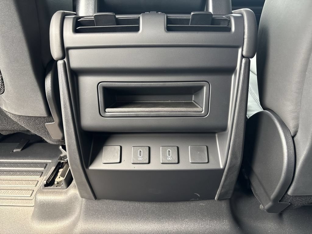 New 2026 Land Rover Defender 110 X-Dynamic SE AWD/4WD image 16