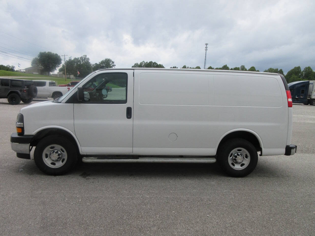 Used 2024 Chevrolet Express 2500 w/ Driver Convenience Package RWD image 3