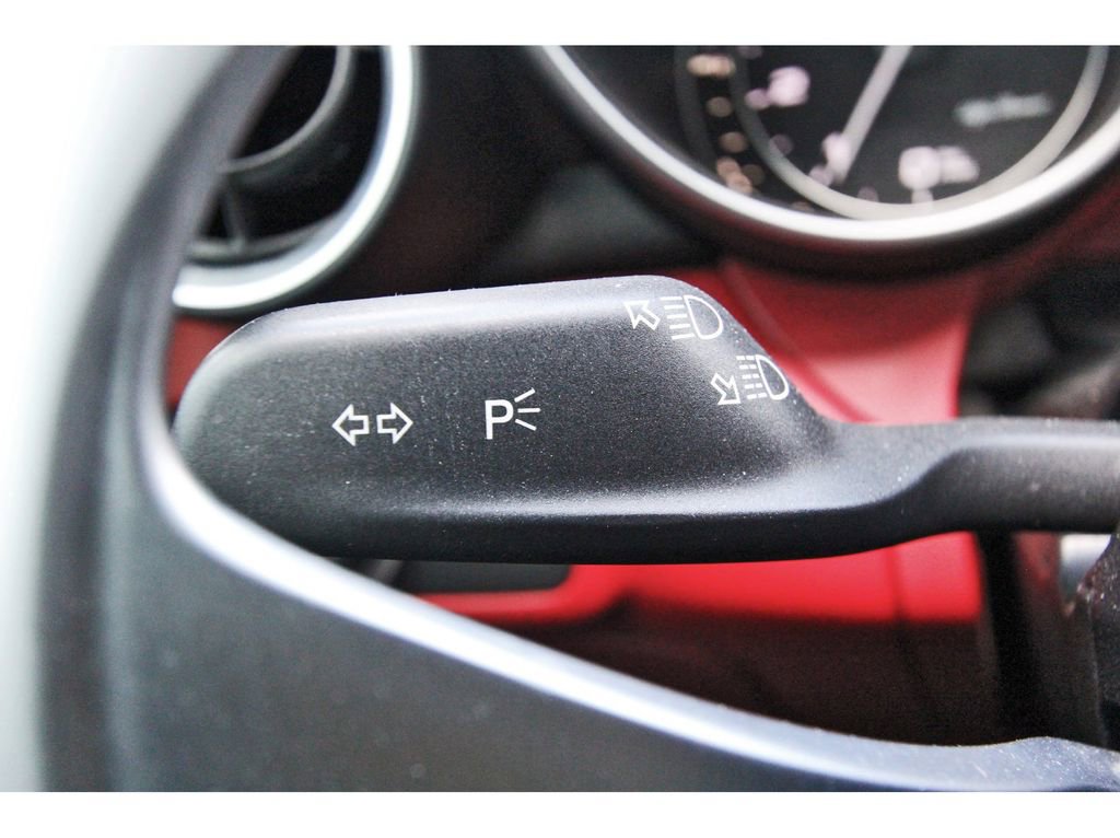 Used 2019 Alfa Romeo Giulia image 11