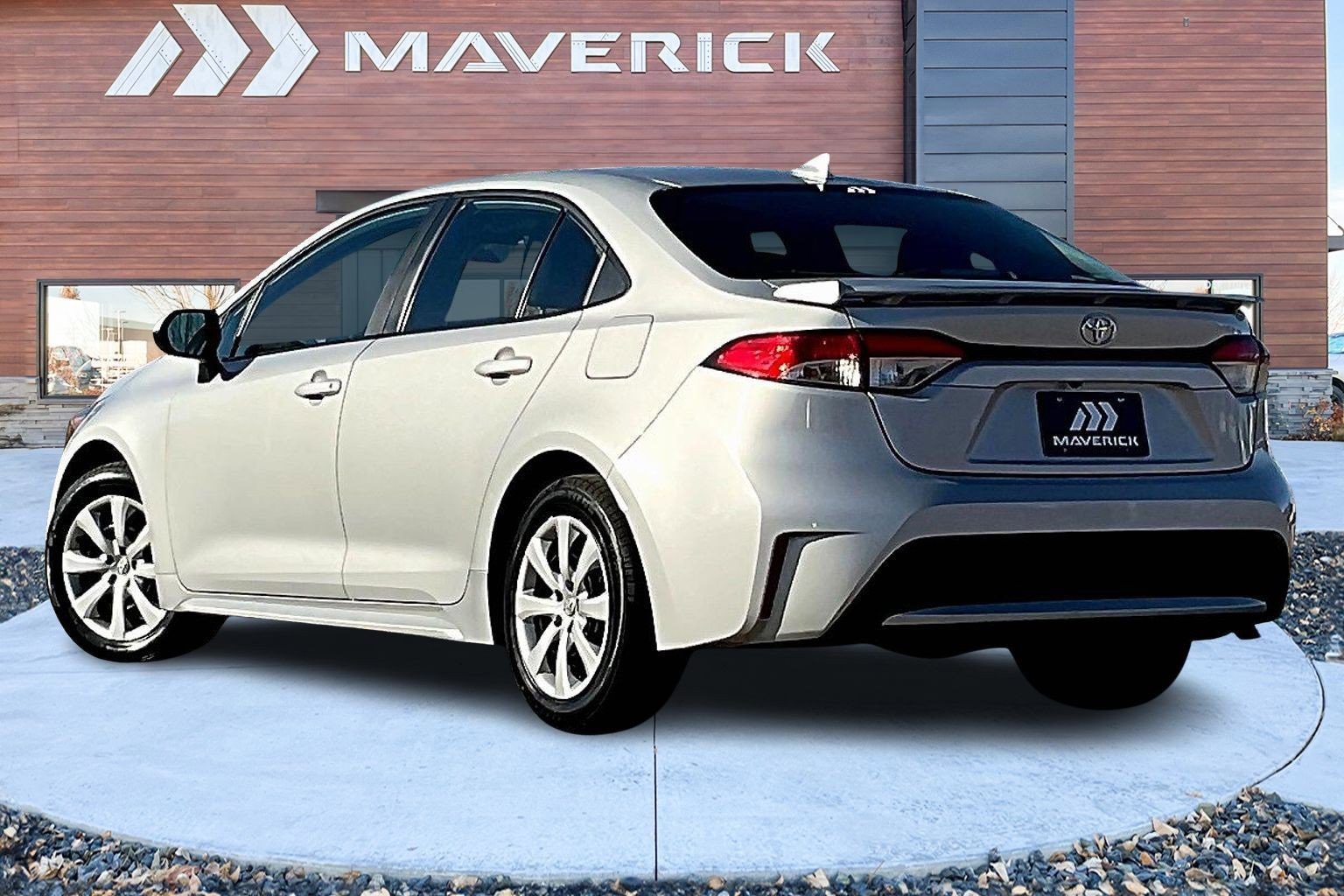 Used 2022 Toyota Corolla LE image 4