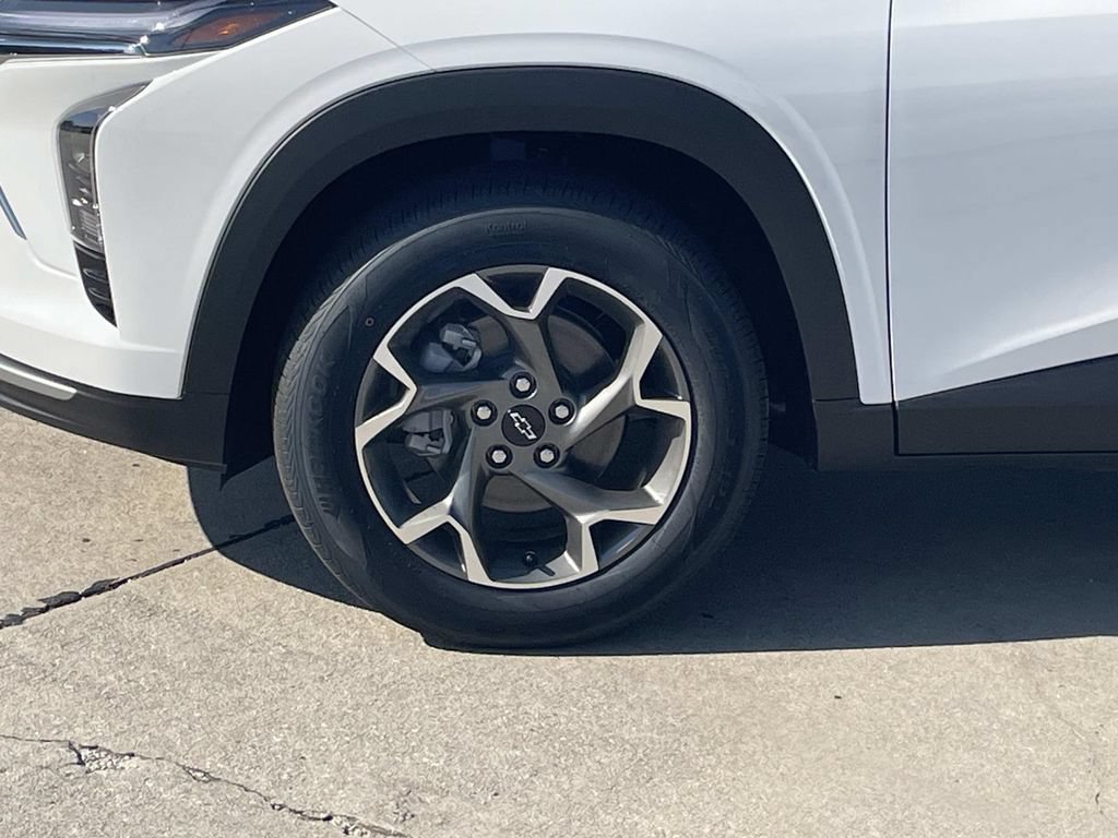 New 2026 Chevrolet Trax LT w/ Sunroof Package FWD image 7