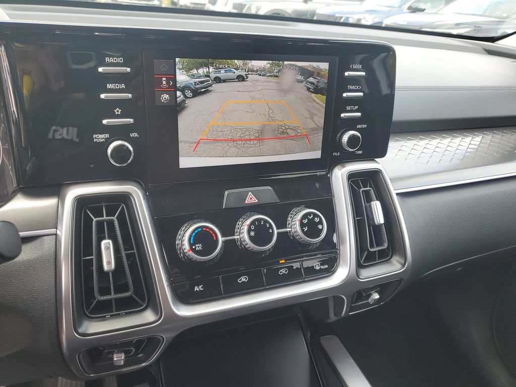 Certified 2023 Kia Sorento LX FWD image 19