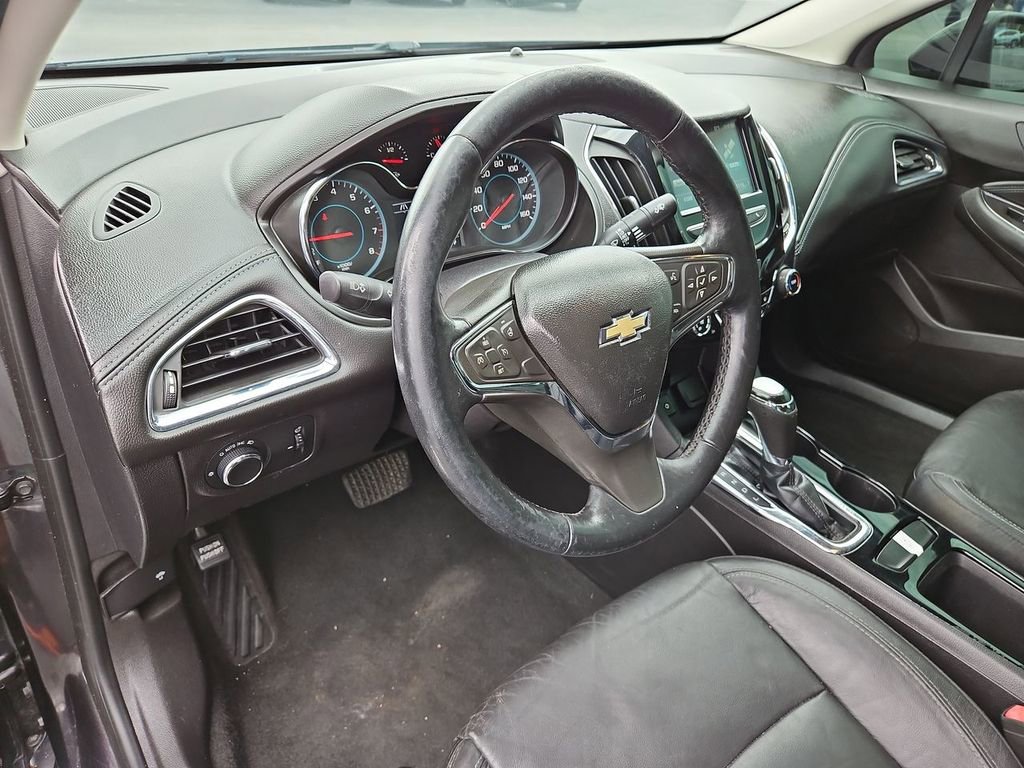 Used 2017 Chevrolet Cruze Premier FWD image 10