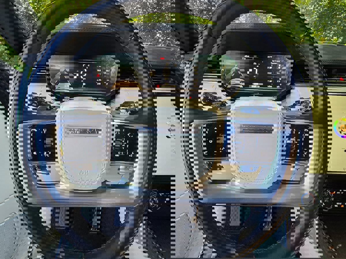 Used 2023 Land Rover Range Rover SE image 30