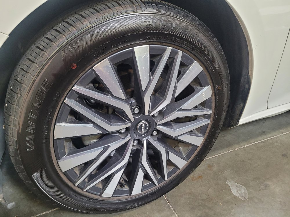 Used 2025 Nissan Altima 2.5 SV FWD image 31