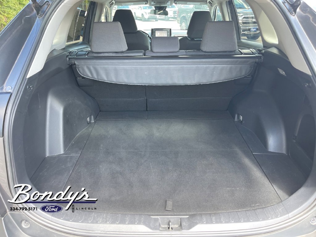 Used 2021 Toyota RAV4 XLE AWD/4WD image 14