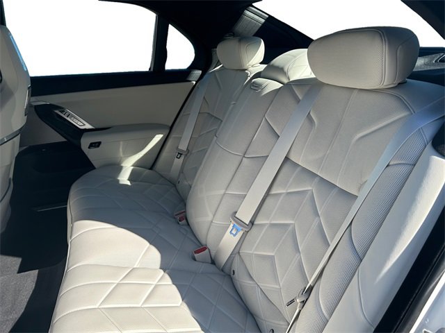 New 2026 BMW 750e xDrive image 16