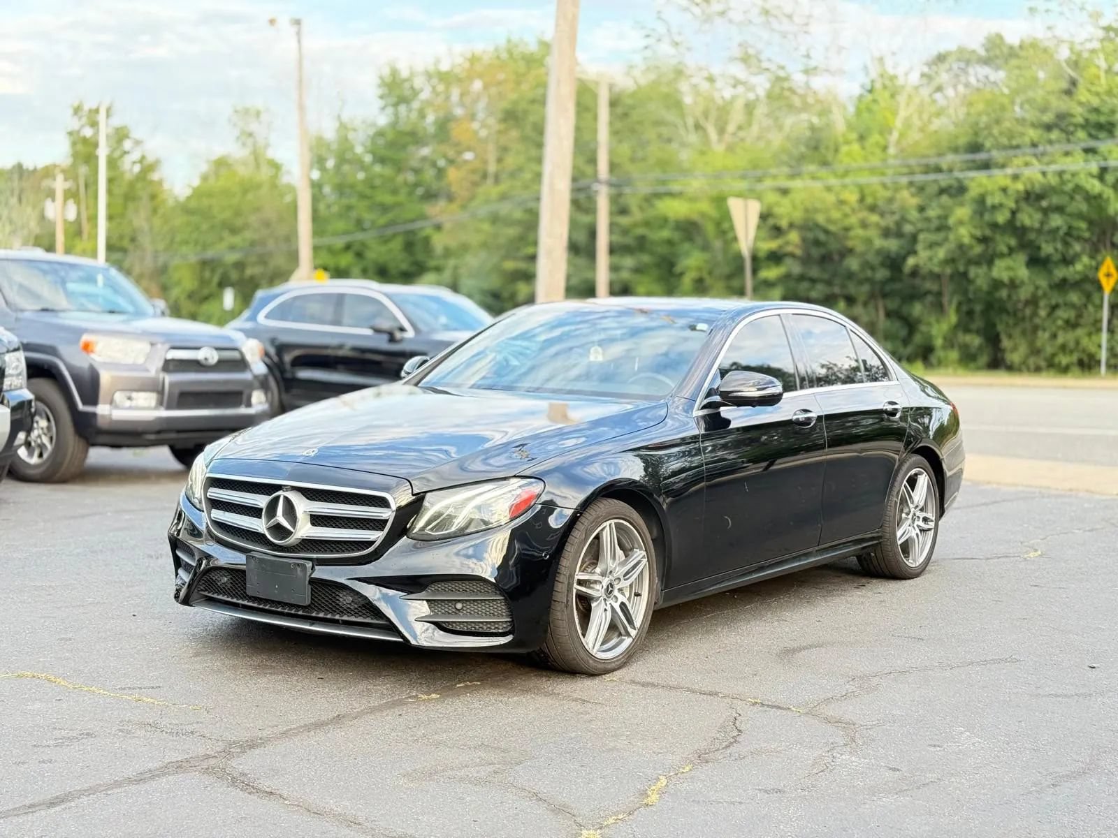 Used 2019 Mercedes-Benz E 300 4MATIC image 2
