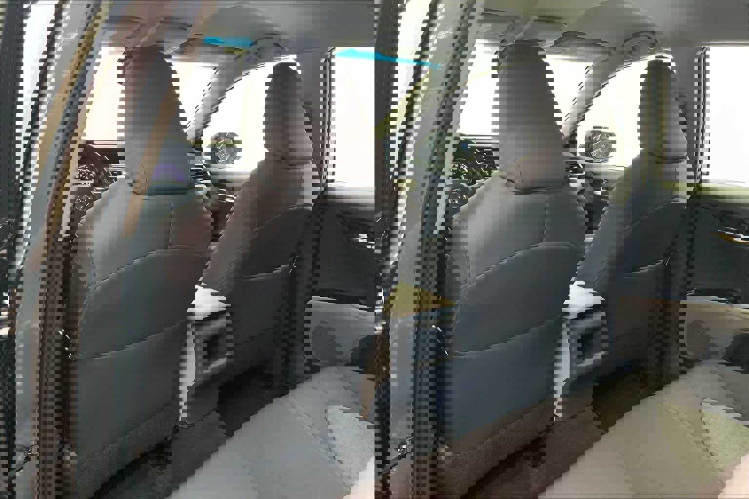 Used 2018 Toyota Camry LE image 16