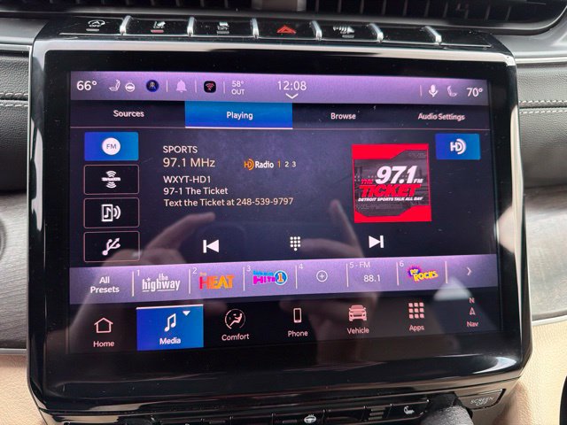 Certified 2025 Jeep Grand Cherokee Limited w/ Trailer Tow Package AWD/4WD image 27