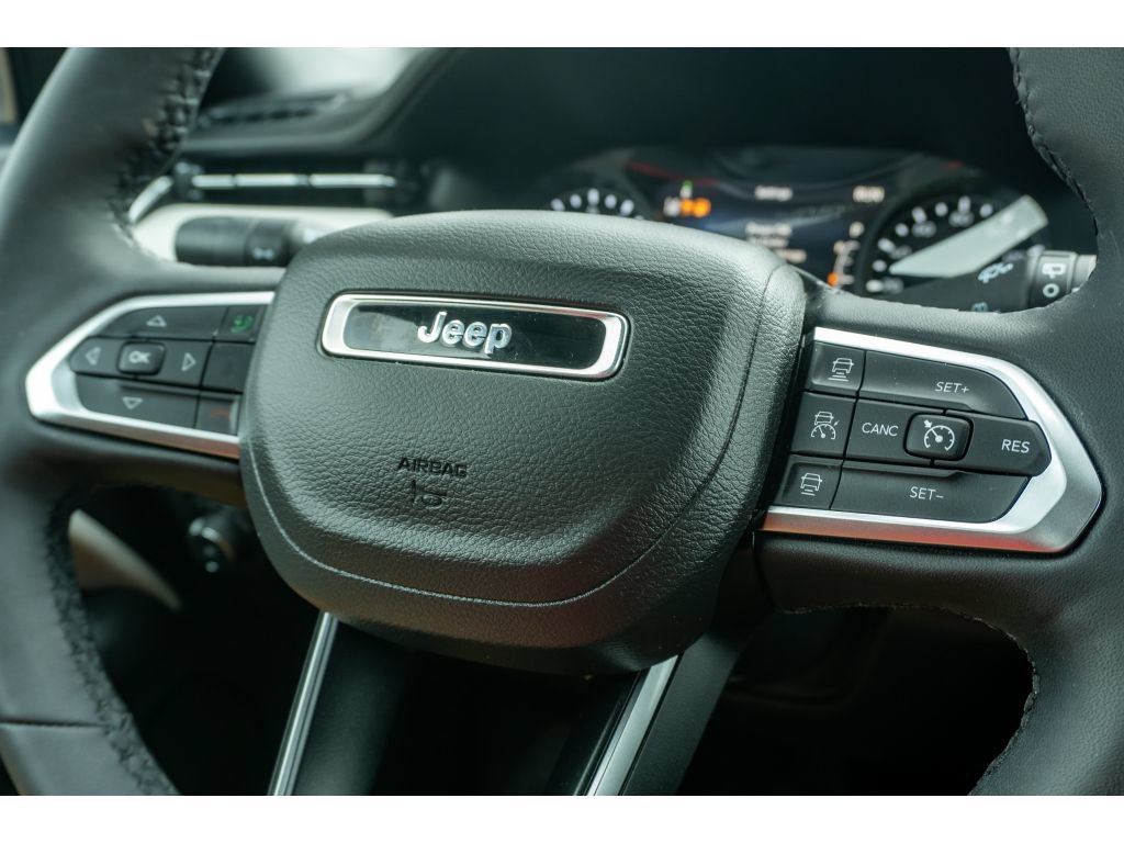 Used 2025 Jeep Compass Limited AWD/4WD image 31