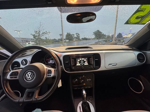 Used 2015 Volkswagen Beetle 1.8T Classic FWD image 12