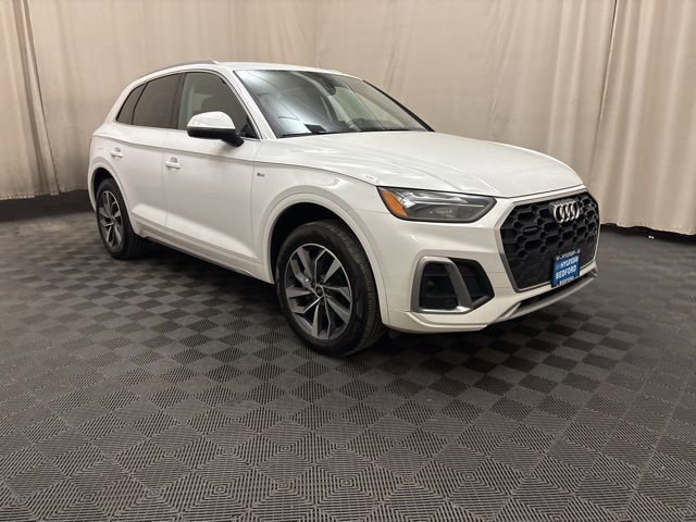 Used 2022 Audi Q5 2.0T Premium w/ Convenience Package image 3