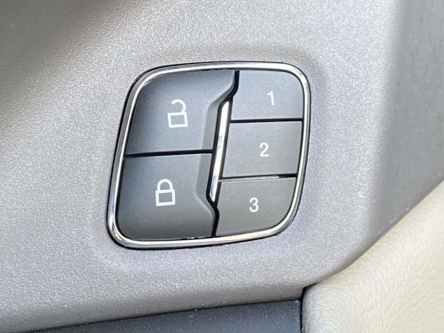 Used 2021 Ford Expedition XLT image 24