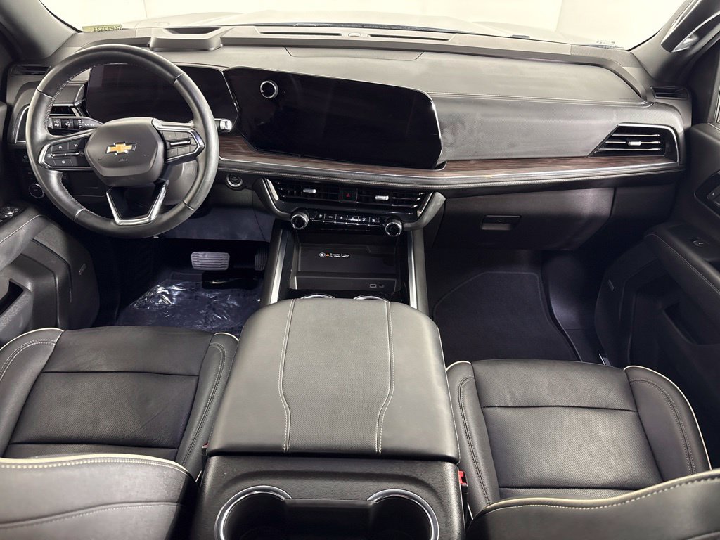 Used 2025 Chevrolet Suburban Premier AWD/4WD image 13