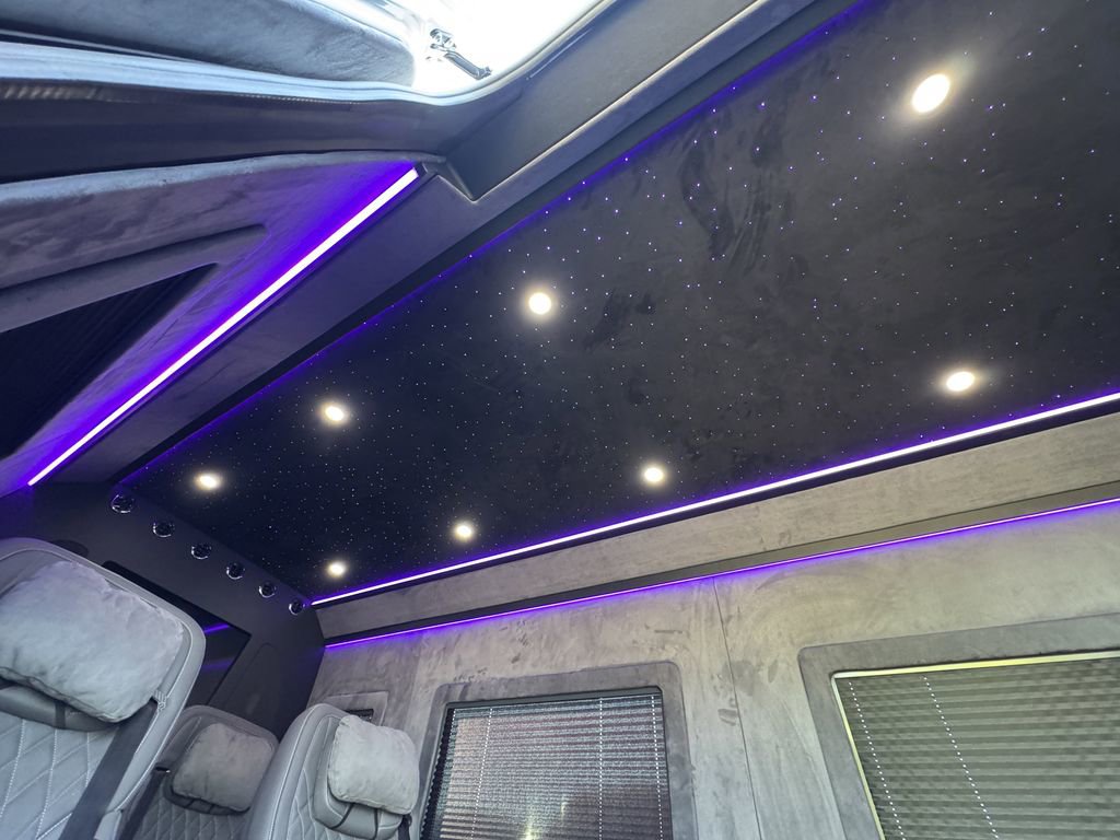 Used 2024 Mercedes-Benz Sprinter 2500 image 14
