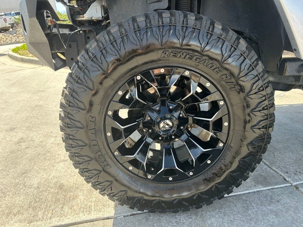 Used 2015 Jeep Wrangler Unlimited Sahara image 32