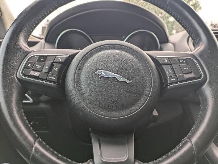 Used 2019 Jaguar F-PACE Premium AWD/4WD image 20