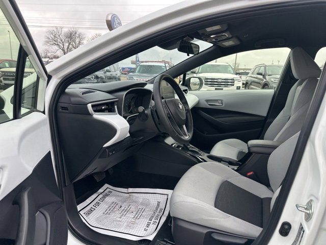 Used 2025 Toyota Corolla SE image 30