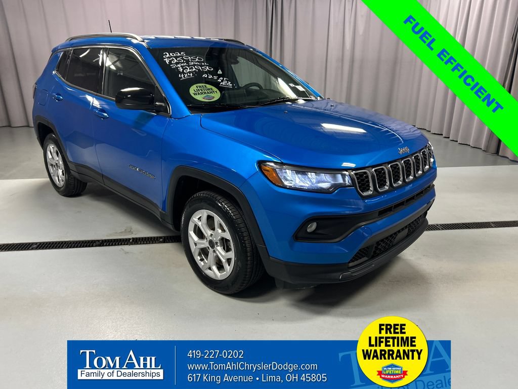 Used 2025 Jeep Compass Latitude AWD/4WD image 1