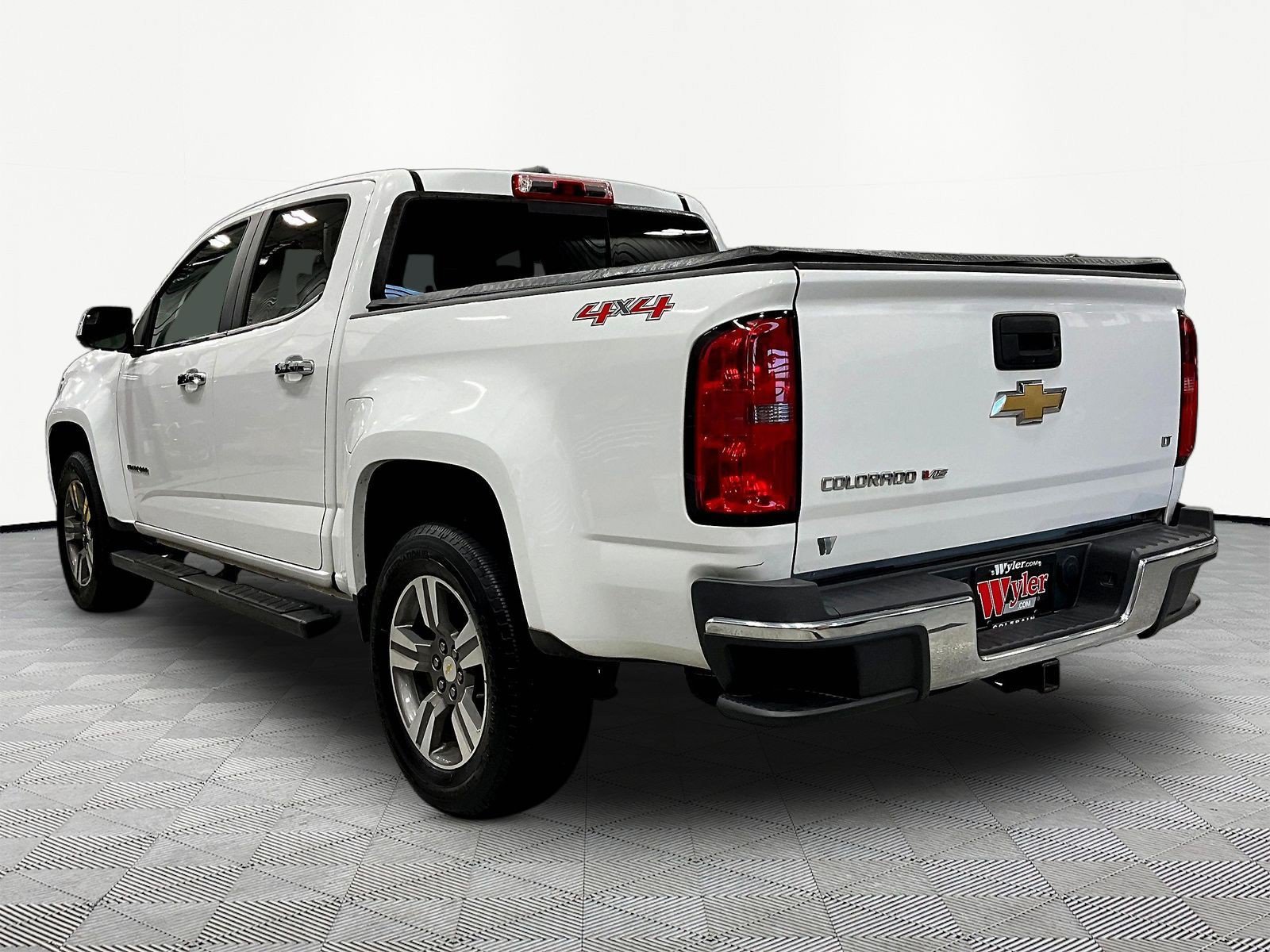 Used 2017 Chevrolet Colorado LT w/ Luxury Package, Chrome AWD/4WD image 4