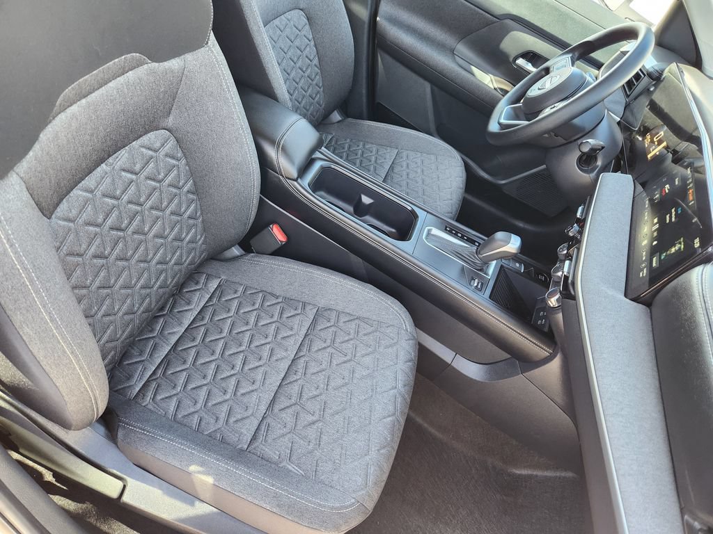 Certified 2025 Nissan Kicks SV AWD/4WD image 11