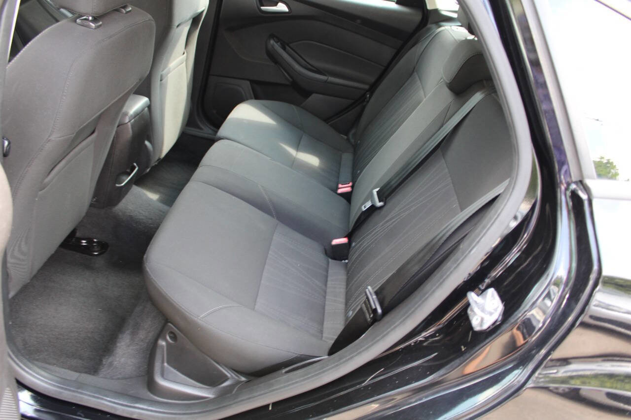 Used 2016 Ford Focus SE image 25