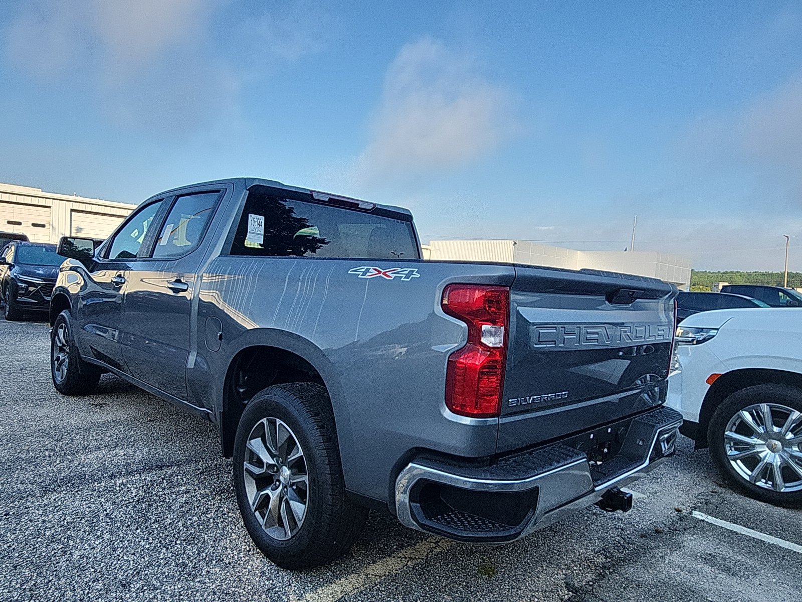 Used 2022 Chevrolet Silverado 1500 LT AWD/4WD image 3