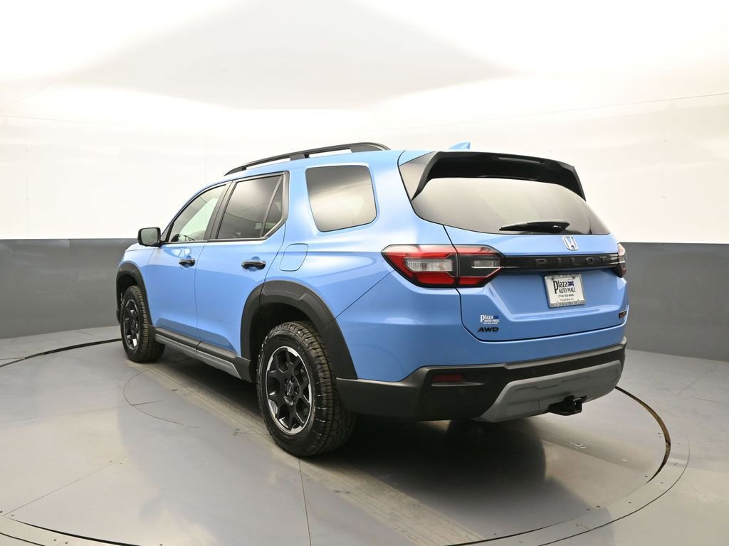 Used 2025 Honda Pilot TrailSport image 8