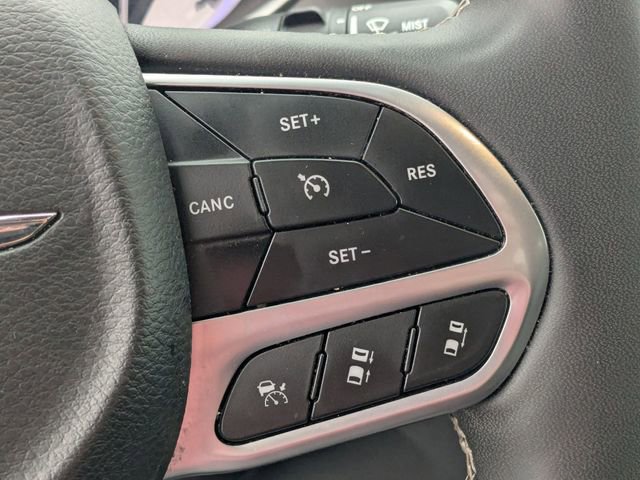 Used 2025 Chrysler Pacifica Select FWD image 18