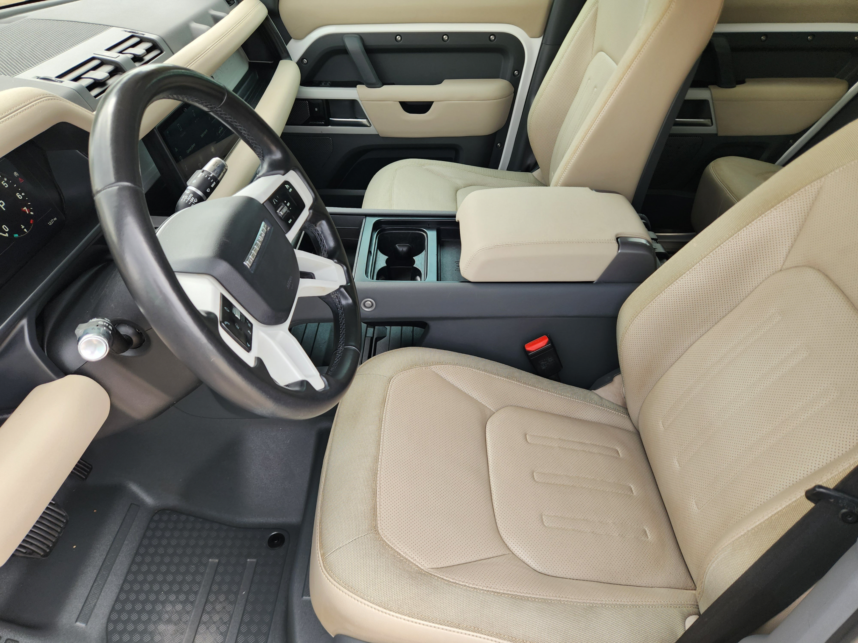 Used 2020 Land Rover Defender 110 SE AWD/4WD image 5