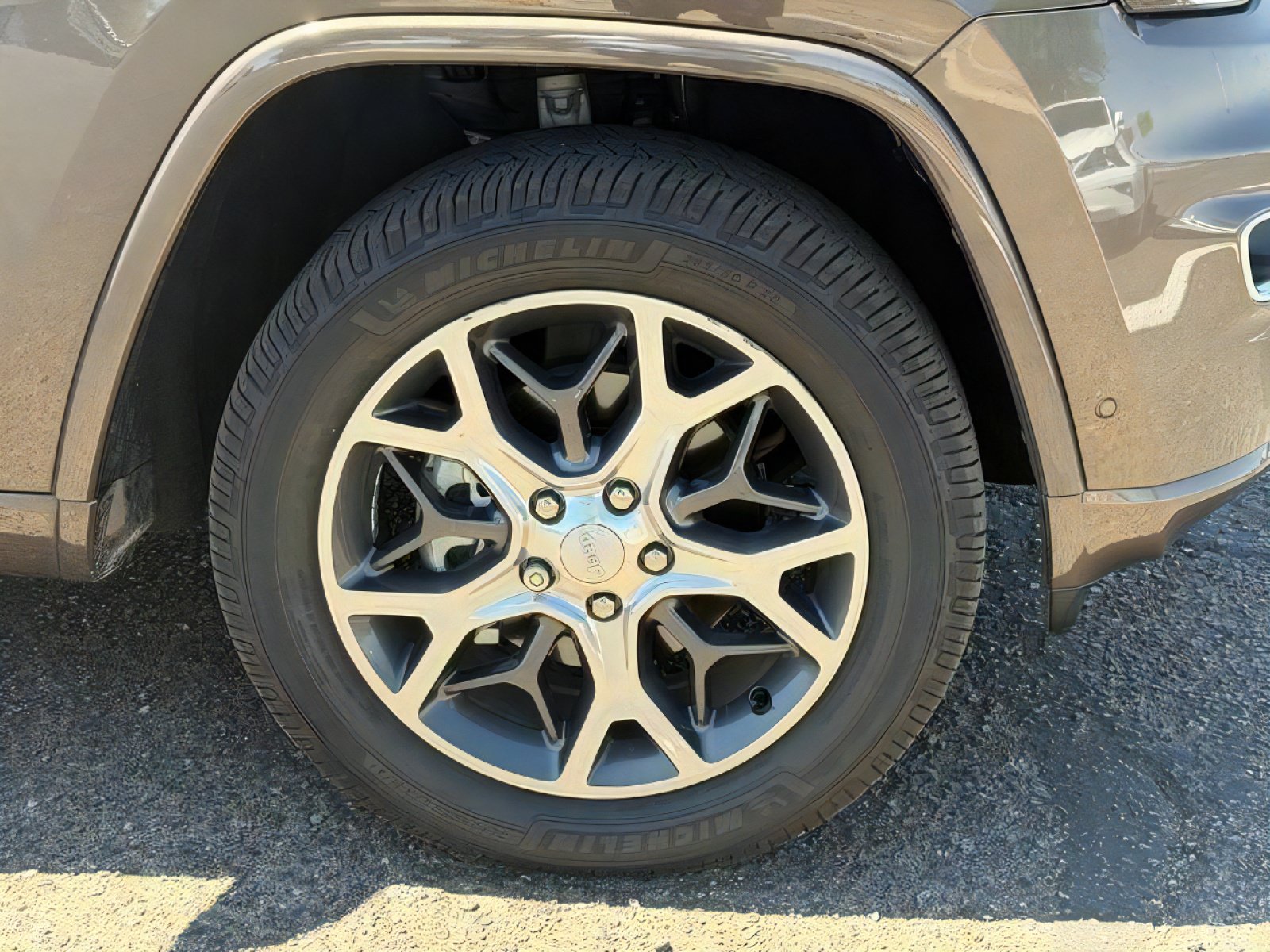 Used 2019 Jeep Grand Cherokee Overland AWD/4WD image 9