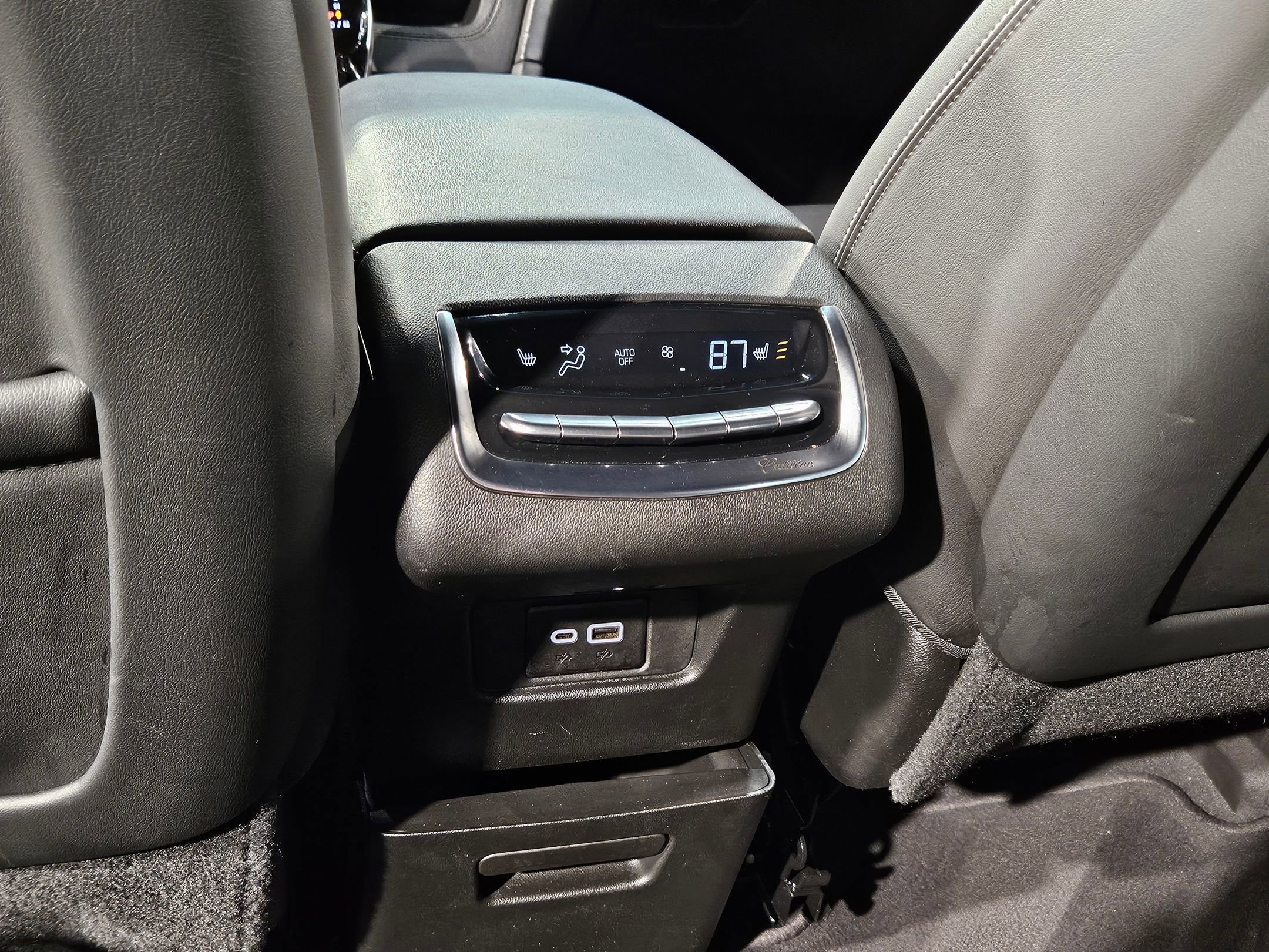 Used 2024 Cadillac XT6 Premium Luxury image 38