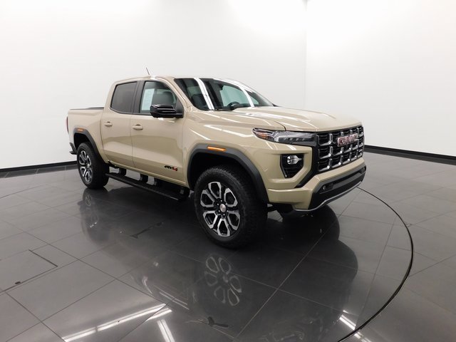 Used 2024 GMC Canyon AT4 w/ AT4 Premium Package image 2