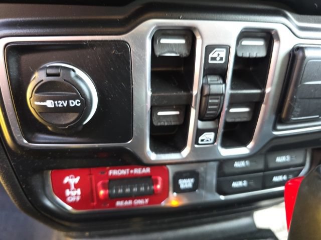 Used 2023 Jeep Wrangler Unlimited Rubicon 4xe w/ Cold Weather Group AWD/4WD image 13