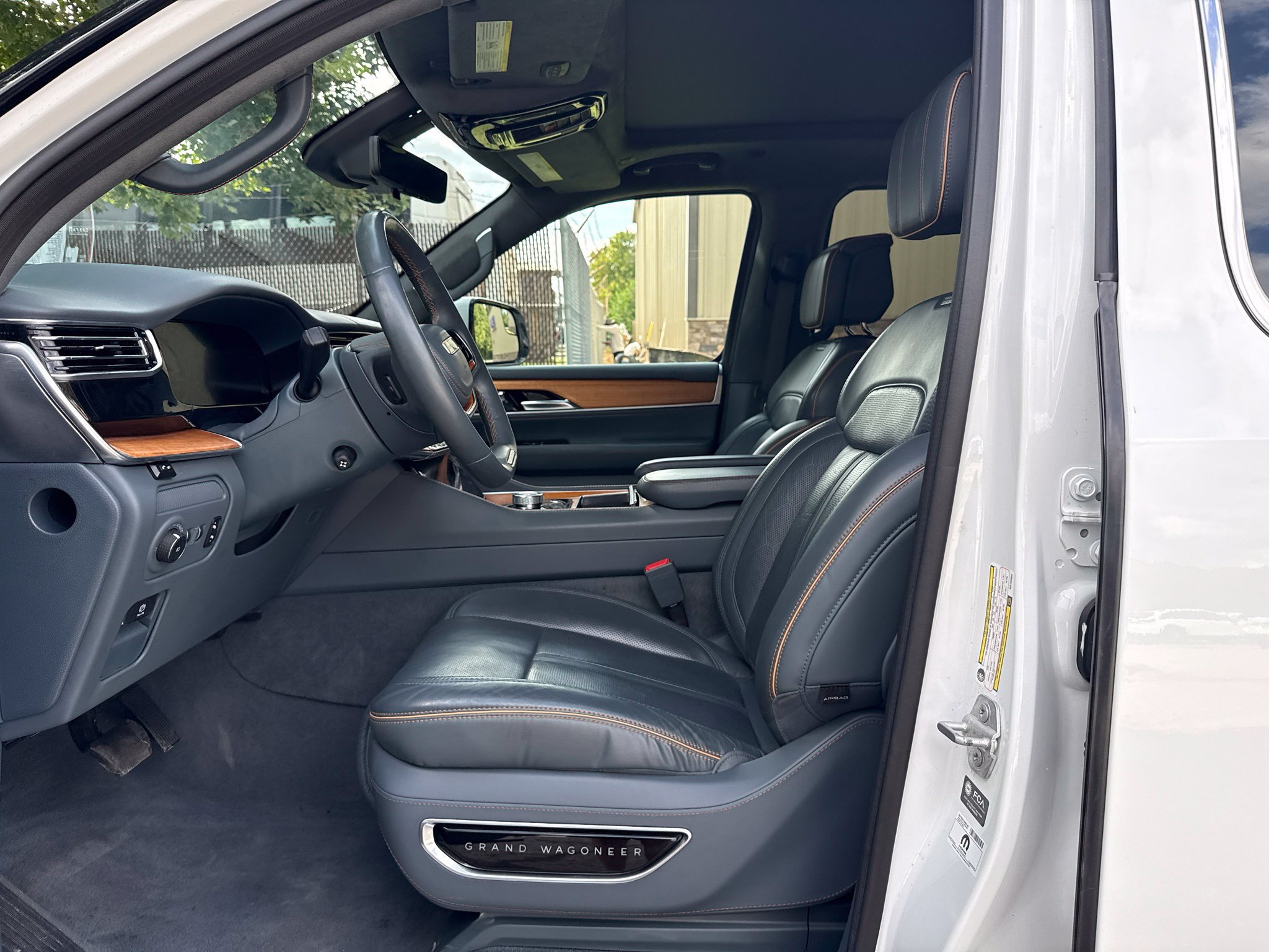 Used 2022 Jeep Grand Wagoneer Series II w/ Convenience Group III AWD/4WD image 12