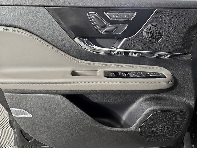 Used 2026 Lincoln Corsair Premiere FWD image 12