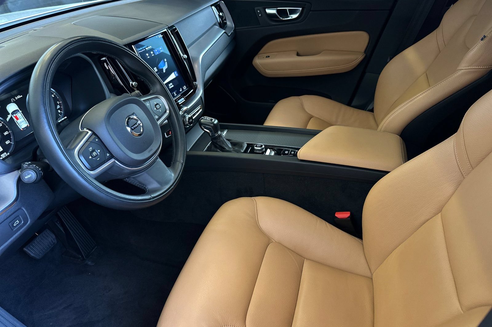 Used 2020 Volvo XC60 T5 Momentum w/ Protection Package Premier FWD image 9