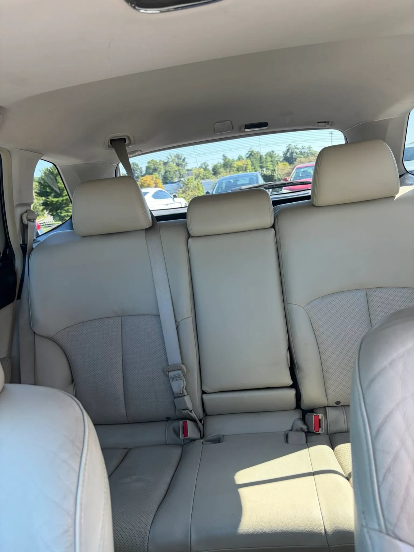 Used 2012 Subaru Outback 3.6R Limited w/ Moonroof Pkg AWD/4WD image 23
