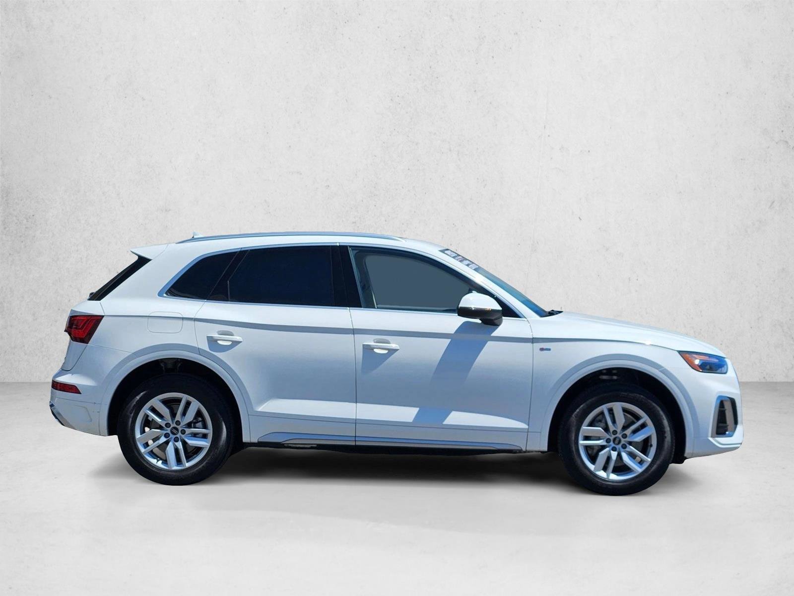 Used 2023 Audi Q5 2.0T Premium w/ Convenience Package AWD/4WD image 4