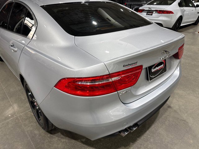 Used 2017 Jaguar XE Premium image 43