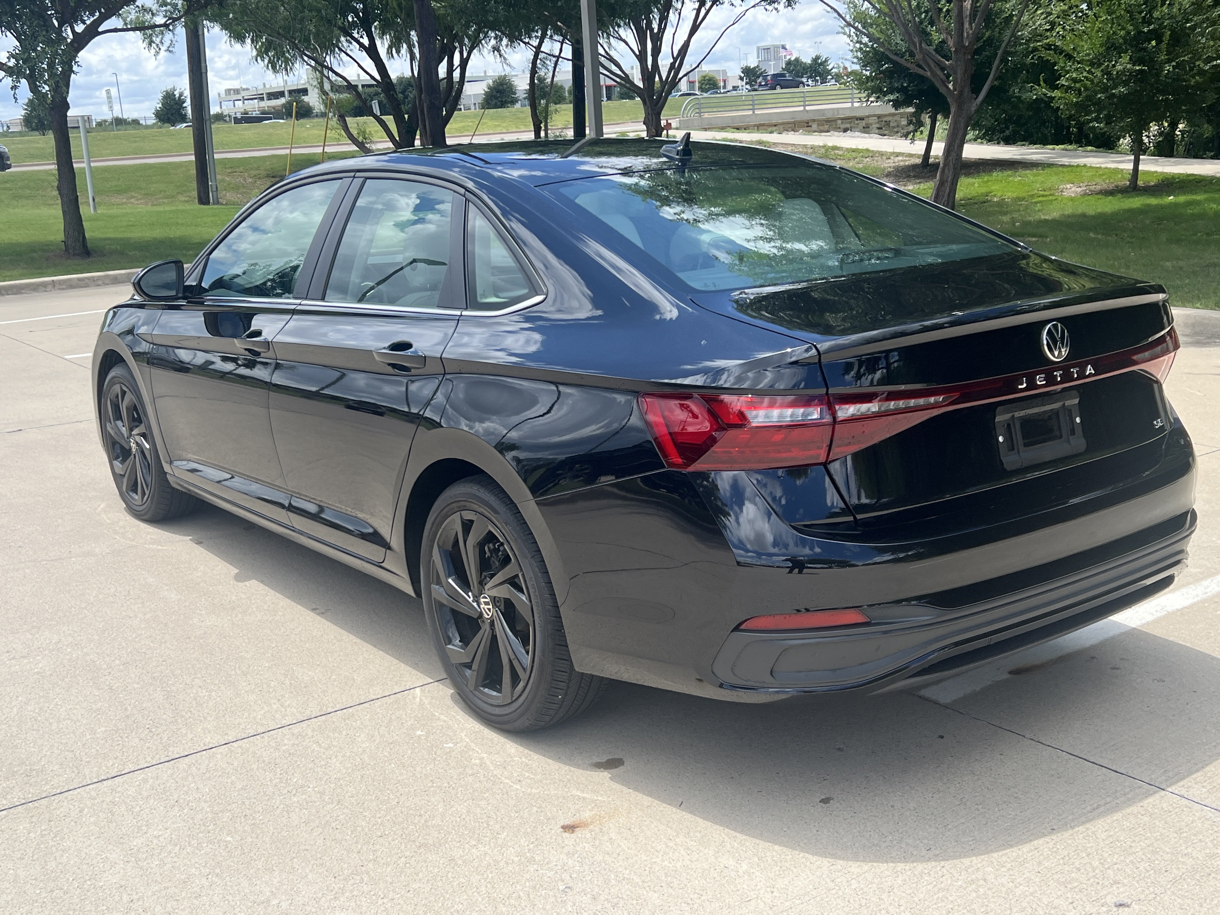 Used 2026 Volkswagen Jetta SE w/ Black Wheel Package FWD image 8