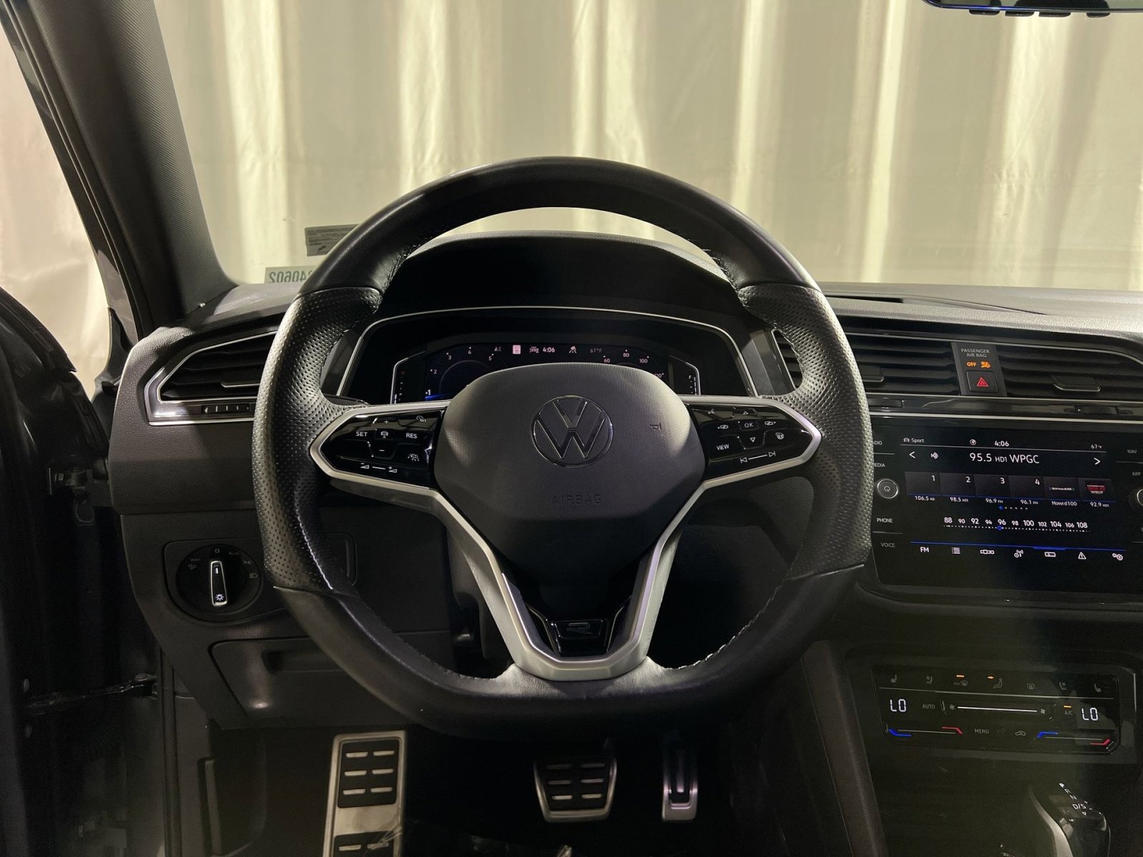 Used 2024 Volkswagen Tiguan SEL R-Line image 22