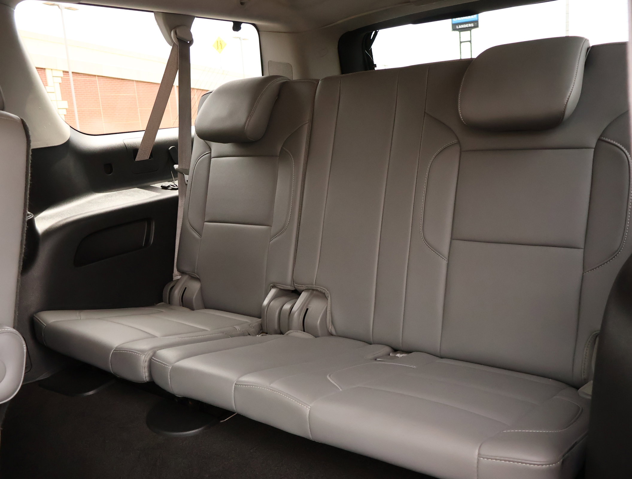 Used 2015 Chevrolet Suburban LT RWD image 23